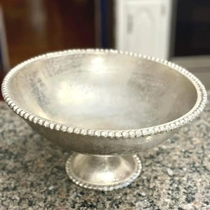 Cuenco Decorativo de Pedestal Plateado de Estilo Moderno para Centro de Mesa, Decoración del Hogar, Comedor de Hotel y Exhibición de Regalos Festivos - Product Image 1