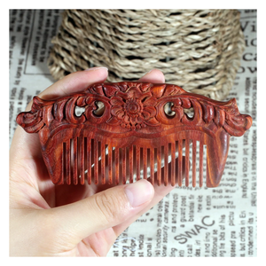 Diseño exclusivo y personalizado Peine de madera Tallado Artesanía Regalo Peine de madera tallada Peine de pelo hecho a mano Disponible al mejor precio - Product Image 1
