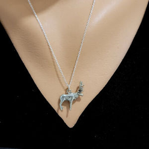 Collar de Plata de Ley 925 con Diseño de Ciervo, Bañado en Rodio, Patrón Animal Geométrico, Perla de Agua Dulce, Zirconia Corte Princesa, Cristiano - Product Image 1