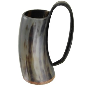Tasse viking en corne de boeuf naturelle gravée personnalisée Tasse à boisson de style médiéval Cadeau pour hommes et amis - Product Image 6