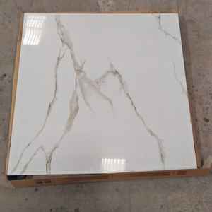 Marbre Carrara vs Calacatta vs Statuario, marbre italien, carreaux de porcelaine de qualité supérieure GVT PGVT, 24x24 pouces, surface antidérapante - Product Image 2