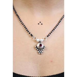 Mangalsutra con Motivo Maharashtriano en Plata 92.5, Joyería Cultural Coleccionable - Product Image 2