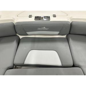 เรือ NauticStar 251 Hybrid ปี 2024 สภาพใหม่ วัสดุพลาสติก พร้อมถังเก็บปลาสดด้านหลังขนาด 16 แกลลอน และความจุสูงสุด 2750 ปอนด์ - Product Image 3