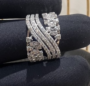 Bague de mariage en or massif 18 carats avec diamant véritable certifié par un tiers, taille ronde brillante pour femme - Product Image 1