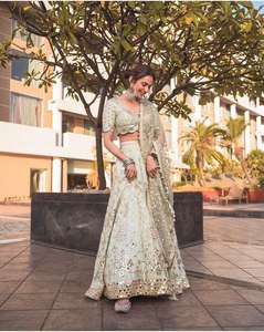 Xu hướng bên mặc lehenga choli giàu vải lụa với đá làm việc với gương ban đầu và Kim Cương Làm việc lehenga choli - Product Image 5