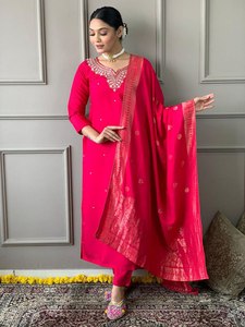 Evergreen Look VISCOSE Chanderi soie couleur vive mariage et fête conception spéciale personnalisée Kurti pantalon ensemble disponible taux raisonnable - Product Image 5