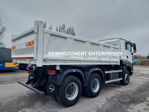Camion benne d'occasion MAN TGS 33.480 6x4 Diesel à transmission manuelle, modèle 2008, pour le transport minier et de chantier - Product Image 2