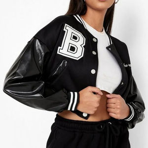 Vestes d'université recadrées les plus vendues pour femmes Logo brodé personnalisé Letterman Style polyvalent rempli de coton respirant - Product Image 4