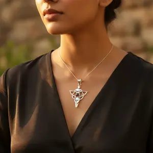 จี้เงินแท้ 925 ลายเซลติกประดับโกเมน ชุบโรเดียม ดีไซน์เรขาคณิต ทองคำขาว ประดับพลอยแซฟไฟร์และเพทาย ของขวัญสำหรับผู้หญิง - Product Image 1