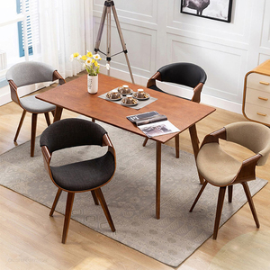 <span class=keywords><strong>Chaise</strong></span> de salle à manger <span class=keywords><strong>en</strong></span> <span class=keywords><strong>bois</strong></span> avec dossier incurvé et siège rembourré <span class=keywords><strong>pour</strong></span> café, bistro et hôtel. - Product Image 4