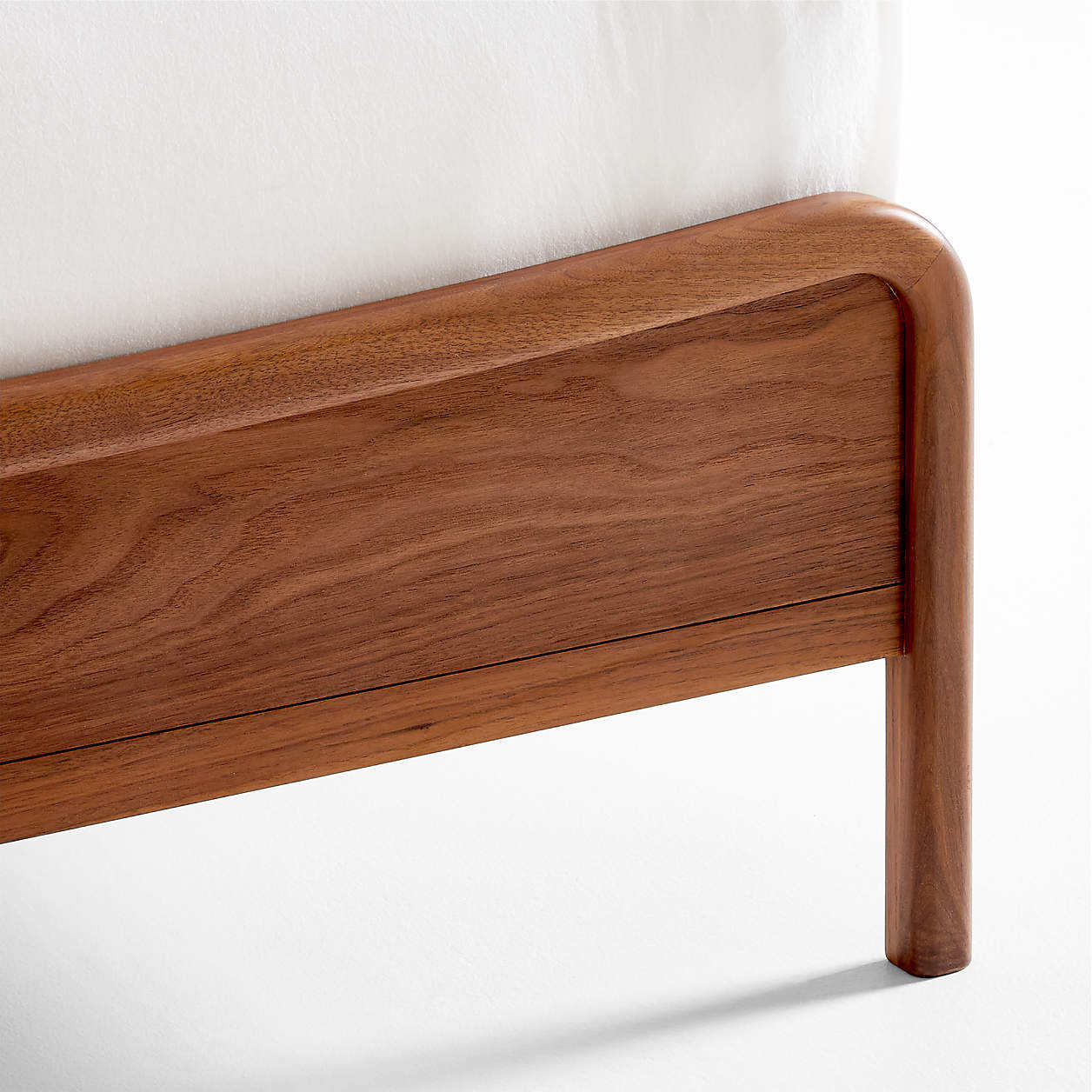 Mahogany in Walnut Color mattress size 200x150