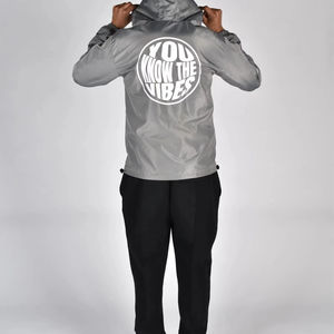 Personnaliser le style et la conception Streetwear Polyester Softshell imperméable Sports de plein air course coupe-vent veste de pluie pour hommes - Product Image 1