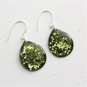 Pendientes de aro de resina Premium Trendy & Safe para pieles sensibles Diseño duradero para mujeres Use Party Weddings - Product Image 1