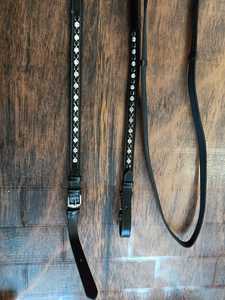 บังเหียนเว็บหนังสีดำทนทานพร้อมตะขอเกี่ยวและตัวล็อกสำหรับขี่ม้า - Product Image 2