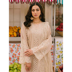 Conjunto de 3 piezas Mahnur para mujer: Camisa, Dupatta y Pantalón bordados Chikanakari Lawn - BIC-4703 Khaddi Net con bordado, Dupatta y Pantalón - Product Image 6