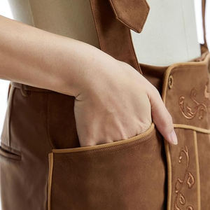 À la mode Lederhosen hommes Logo personnalisé tenue bavaroise authentique Oktoberfest Costume allemand en gros fabricant OEM - Product Image 4