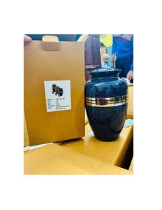 Urne funéraire pour adulte de style américain en laiton finition marbre vert avec ceinture dorée, grande, 220 pouces cubes, Brassworld India - Product Image 3