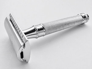 DR. QUILLEL SURGICAL Maquinilla de Afeitar de Seguridad de Doble Hoja Reutilizable de Acero Inoxidable Premium para Hombres con Mango de Goma Antideslizante - Afeitado Facial y Corporal - Product Image 4