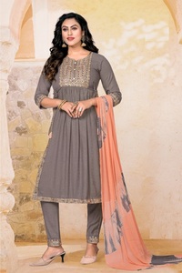 Collection de costumes élégants en lin de rayonne Bombay lourde brodés et nazaréens Dupatta de vêtements indiens et pakistanais - Product Image 3