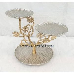 Prime New Look Fiestas de cumpleaños Cake Display Stand Gold Beaded Design Border White Powder Coated Table Ware Metal Cake Stand - Product Image 6
