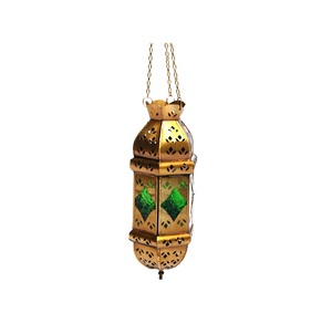 Lanterne suspendue en fer de conception fantaisie de qualité supérieure avec bougeoir ajusté en verre de couleur personnalisée pour la décoration de la maison - Product Image 2