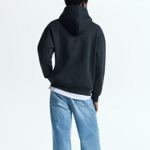 Sweat-shirt unisexe à coupe décontractée noir avec poche avant, vêtement de rue pour un confort quotidien et un style décontracté - Product Image 3