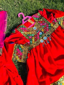 En gros personnalisé Top Vente Velours Matériel Afghan Kuchi Frock Disponible En Couleurs Et Conceptions Personnalisées robes kuchi afghanes - Product Image 5