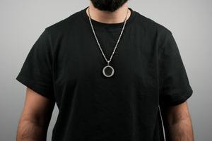 Bonne qualité 10K or blanc lettre pendentif rond laboratoire cultivé diamant pour cadeau disponible pour l'approvisionnement dans le monde entier - Product Image 2