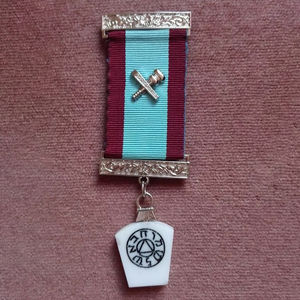 Sur mesure 32mm Keystone et 24mm étiquette de poitrine nouvelle marque maître maçonnique Style religieux poitrine bijou ruban Style traditionnel - Product Image 1