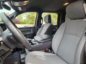 Camioneta RAMM 2500 Big Horn 2024 Usada en Excelentes Condiciones - Product Image 4