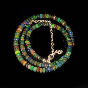 Collar de cuentas facetadas de ópalo negro con cadena chapada en oro, joyería de moda religiosa para bodas con granate, diamante y ónix. - Product Image 1