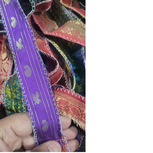 ริบบิ้นผ้าไหมถัก100% จากผ้าทอรีไซเคิลจากผ้าส่าหรีผ้าไหมสำหรับงานปักและถักโดยนักออกแบบเครื่องประดับศิลปินงานฝีมือ - Product Image 1