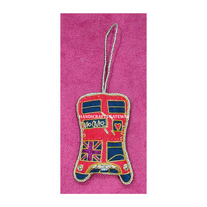 Adorno Navideño Colgante de Lujo Hecho a Mano con Diseño Único y Bordado Zari, Forma Personalizable para Decoraciones Festivas - Product Image 1