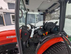 Tractor Utilitario Compacto Usado B2650 de 50 HP con Tracción en las 4 Ruedas y Transmisión por Engranajes, con 6 Meses de Garantía para Uso Agrícola - Product Image 2