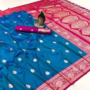 ผ้าซิ่นไหมบาแนรัสแบบนุ่ม VASTRA COTTAGE พร้อมผ้าปาลูสีตัดกันที่หรูหราด้วยลายปักดิ้นทอง  ขอบผ้าทอลายดิ้นทองแบบตัดกัน  พร้อมพู่ห้อย  และเสื้อไหม - Product Image 4