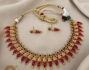 Ensemble de bijoux sud-indien à la mode et ensemble de collier de style temple pour femmes, ensemble de bijoux plaqué or traditionnel pour femmes - Product Image 2