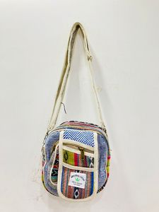 Sacs à bandoulière unisexes en coton multicolores faits à la main par des artisans, écologiques, durables, élégants, pour une utilisation en soirée - Product Image 2