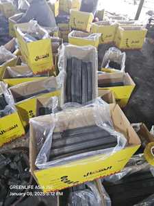 Charbon de bois en briquettes de sciure de bois de qualité A+ du Vietnam, fabriqué à la machine, écologique, haute chaleur pendant 4 à 6 heures, sans produits chimiques, dureté de 90 à 95% - Product Image 4