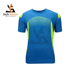 เสื้อฟุตบอลแบบกำหนดเองพร้อมเสื้อป้องกันแขนยาว มีโลโก้ หมายเลข ชื่อ แห้งเร็ว ระบายอากาศได้ดี ผลิตจากโพลีเอสเตอร์ 100% - Product Image 1