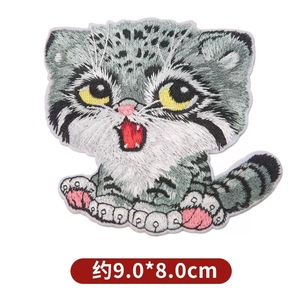 Figurines d'animaux en peluche Chat Lapin Chapeau rouge Bonnet bleu Écharpe Patchs brodés uniques Patchs brodés modernes Hommes ou femmes - Product Image 5