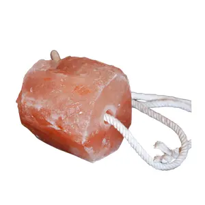 Высококачественная Гималайская Розовая лизать соль для корма для животных с веревкой в естественной форме, доступная в большом количестве. Услуги OEM / ODM