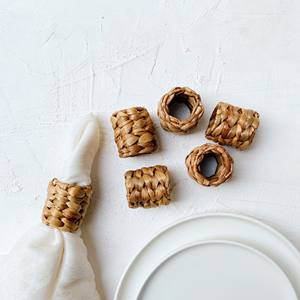 Porte-serviettes en jacinthe d'eau avec paille à prix réduit de style Boho Anneaux de support personnalisés en jonc de mer pour serviettes de table - Product Image 4