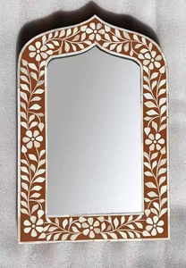 Cadre de miroir incrusté d'os au design élégant Beau miroir mural à motif floral par Crescent Crafts - Product Image 4