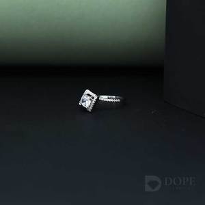 Anillo de moissanita exclusivo Diseño de puntero único Clásico S925 Plata de ley Elegante Idea de regalo de fiesta de boda de moda IGI - Product Image 3