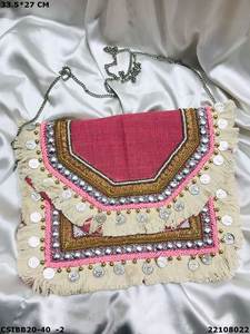 Pochette de créateur sophistiquée Banjara Boho Broderie de perles et de pierres artisanale pour les affaires de soirée élégantes - Product Image 4