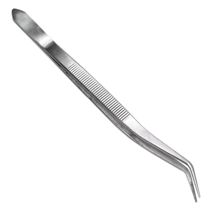 Pince dentaire manuelle en acier inoxydable à pointe dentelée coudée et à prise robuste pour l'insertion de tampons de coton entre joue et gencive - Product Image 2