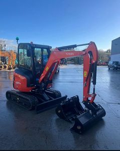 2024 KX033-4 Mini Excavator Rouge 5,5 tonnes Composants de base inclus. - Product Image 1