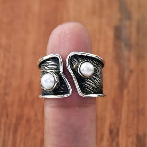 Perla de agua dulce Plata de Ley 925 Anillo de piedra natal con textura negra oxidada ajustable Regalo para ella - Product Image 1