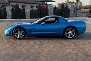 Chevrolet Corvette Hardtop 1999 d'occasion, coupé à toit fixe, 49 700 milles, boîte manuelle 6 vitesses, bleu Nassau métallisé - Product Image 3