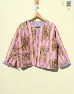 เสื้อแจ็คเก็ตฤดูหนาวลำลองสำหรับผู้หญิง สไตล์ใหม่ แบบสองด้าน พิมพ์ลายเสือ ทำด้วยผ้าฝ้ายบล็อกพิมพ์ลาย แต่งขอบแบบวินเทจ ตัดเย็บแบบควิลท์ เสื้อโค้ทสั้น - Product Image 2